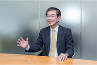 代表取締役社長 吉貝　滋